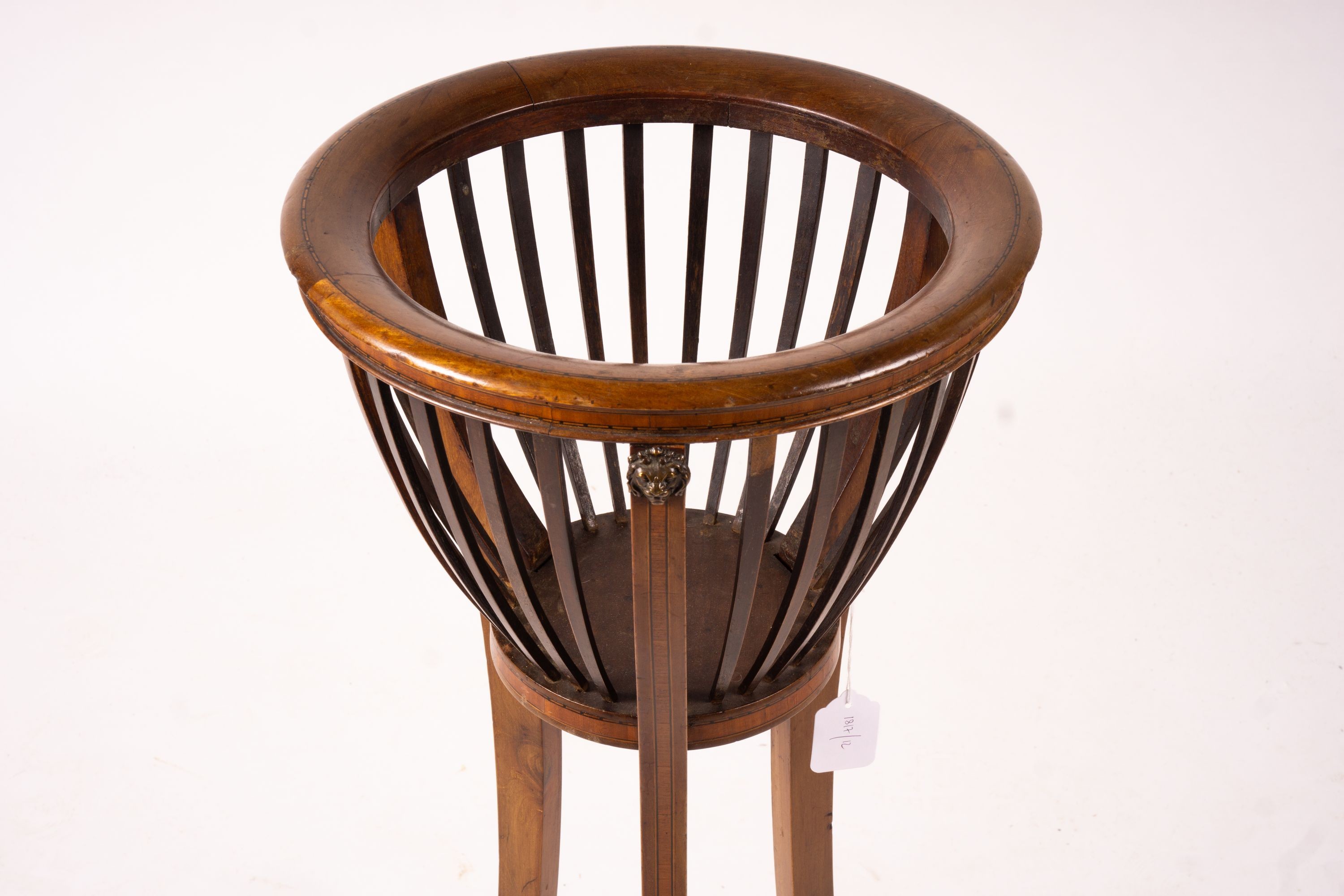 An Edwardian mahogany jardiniere stand, height 91cm